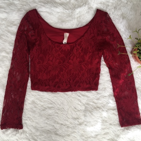 ICON Tops - 🌵 Red Lace Long Sleeve Crop Top Small